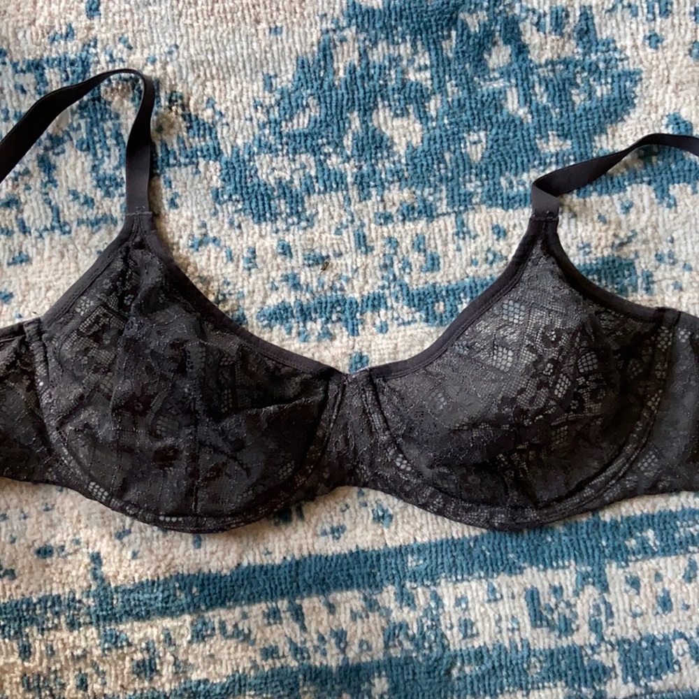 Victoria’s Secret Body by Victoria unlined Demi
